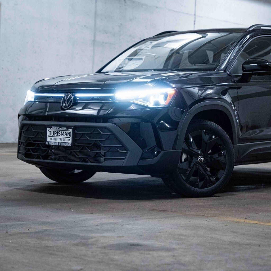 New 2026 Volkswagen Taos 1.5T SE Black SUV