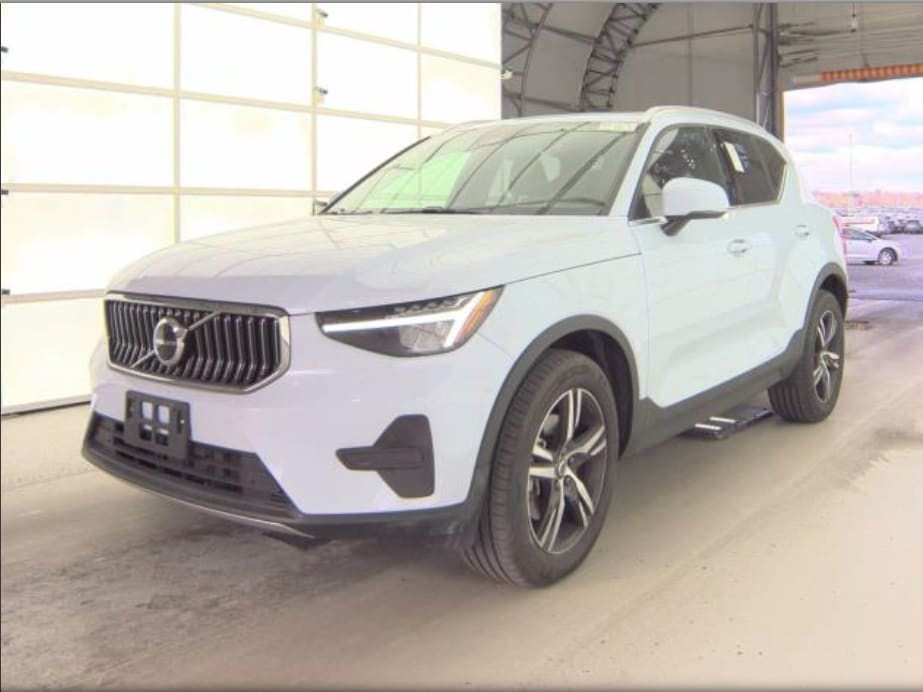 2025 Volvo XC40 Core's photo