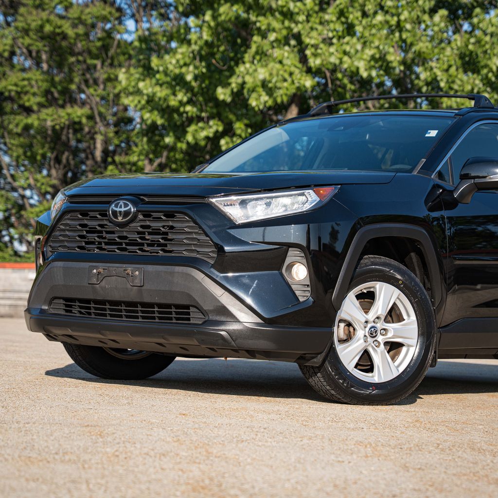 Used 2019 Toyota RAV4 XLE with VIN JTMP1RFV5KD043439 for sale in Bethesda, MD