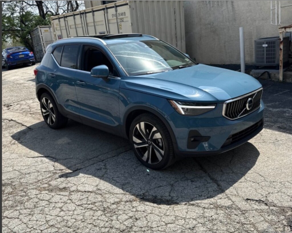 Used 2024 Volvo XC40 Ultimate SUV