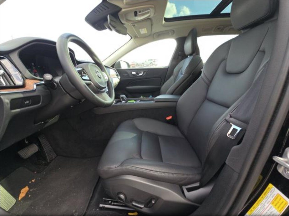 2025 Volvo V60 Cross Country B5 Plus photo 3