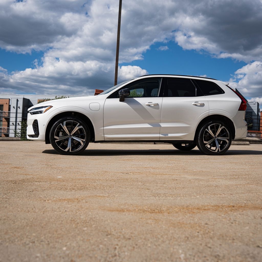 Used 2025 Volvo XC60 plug-in hybrid T8 Ultra SUV