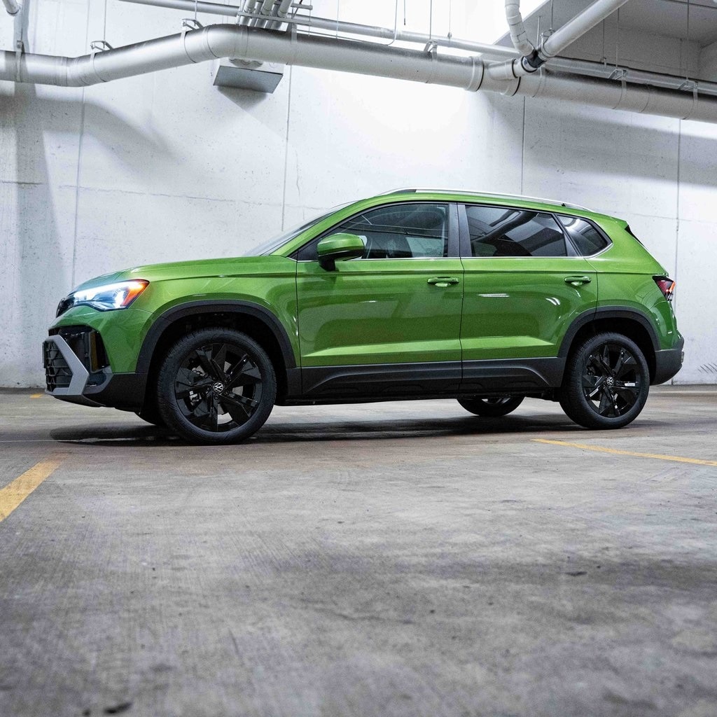 New 2025 Volkswagen Taos 1.5T SE SUV