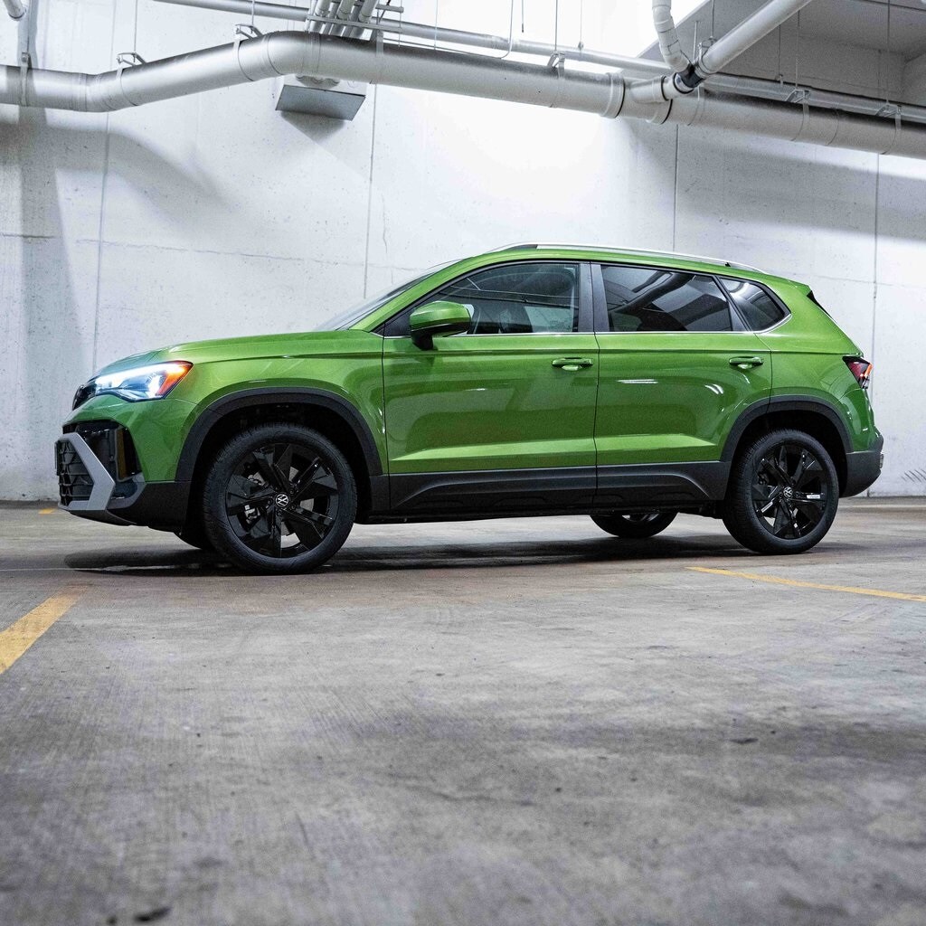 2025 Volkswagen Taos SE photo 2