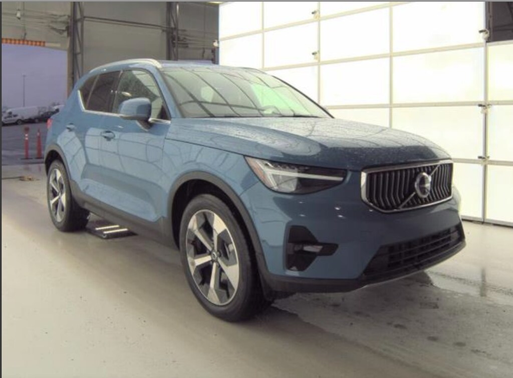 Used 2025 Volvo XC40 B5 Plus Bright Theme SUV
