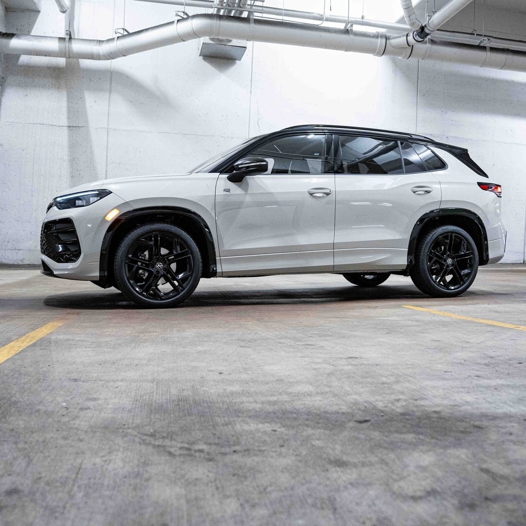 New 2025 Volkswagen Tiguan 2.0T SE R-Line Black SUV