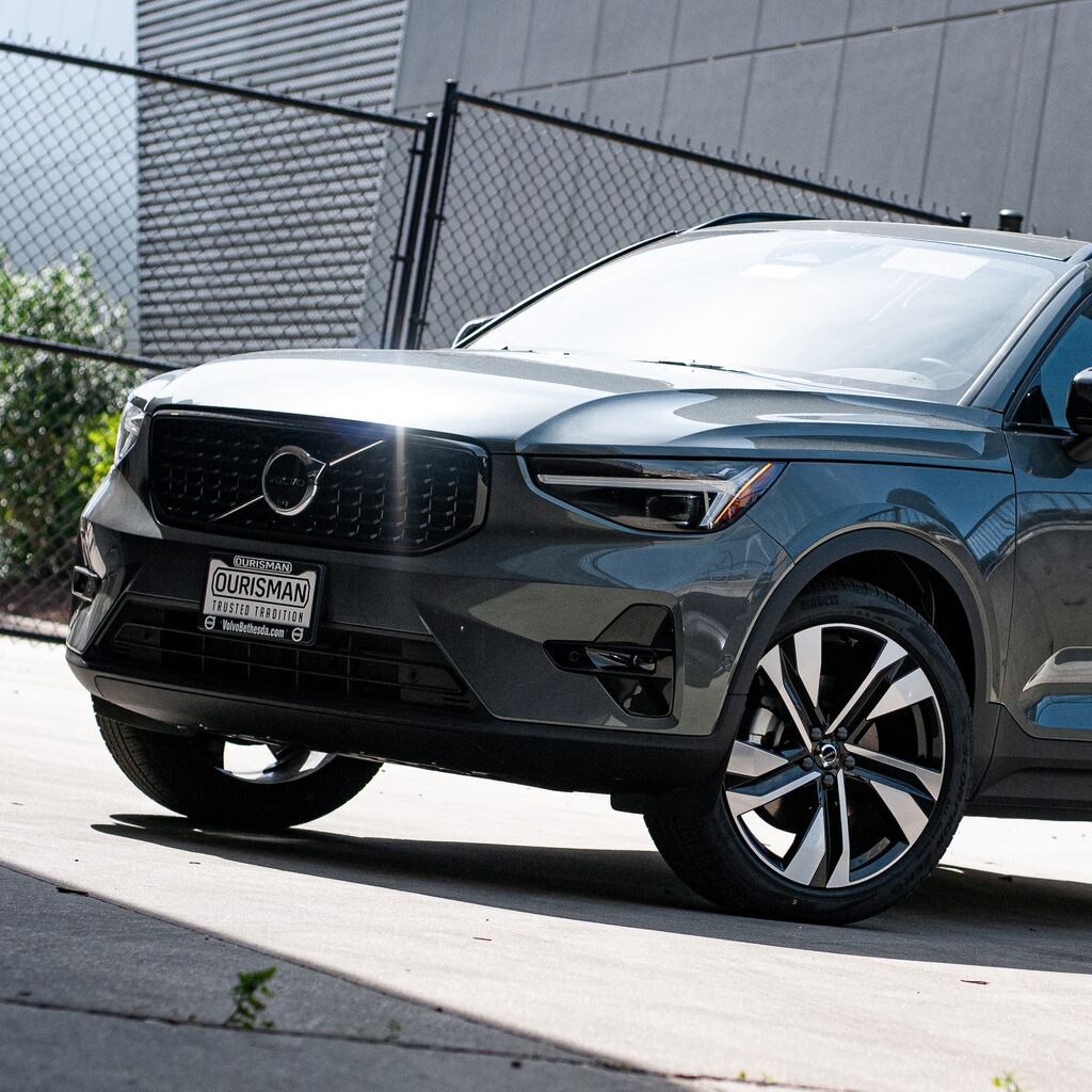 New 2026 Volvo XC40 B5 Ultra SUV