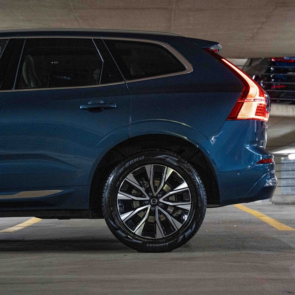 2023 Volvo XC60 B5 Plus photo 4