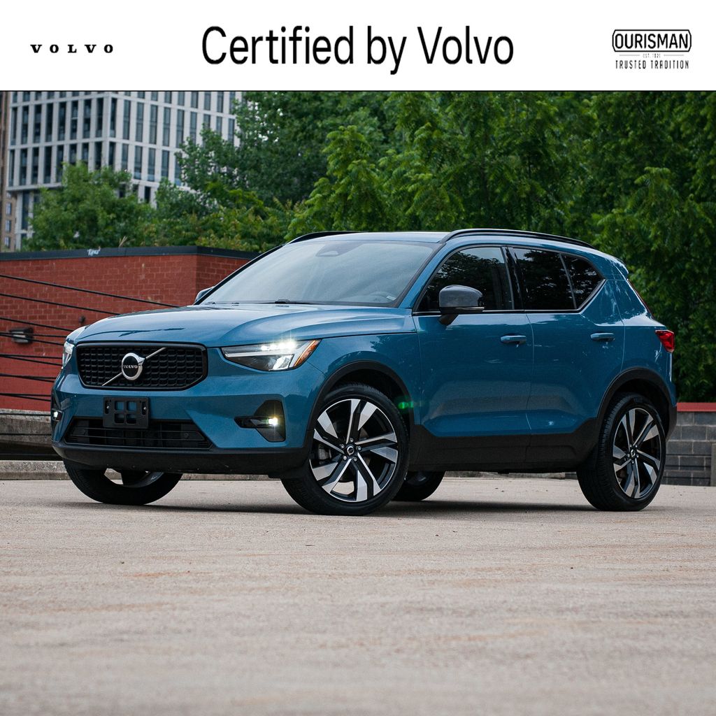 2023 Volvo XC40 B5 Plus Dark AWD's photo