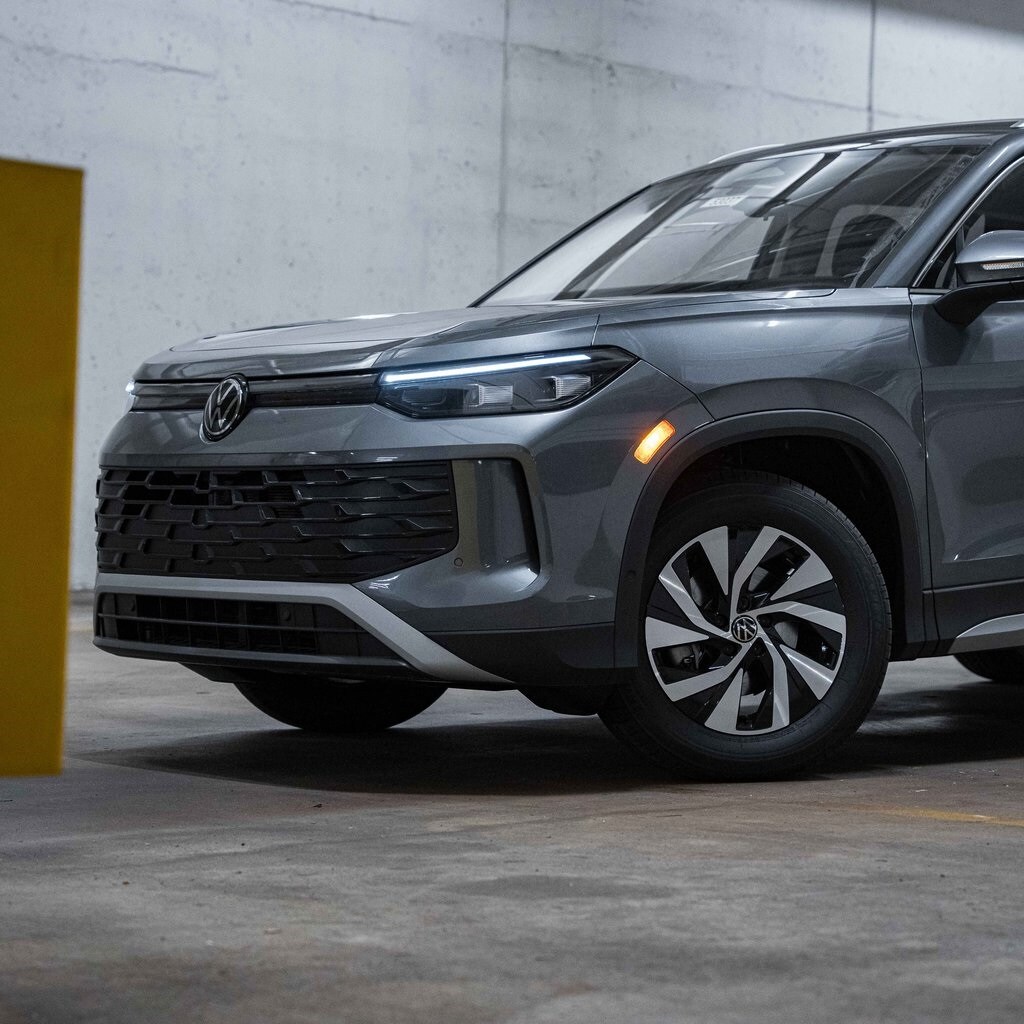 2025 Volkswagen Tiguan S photo 2