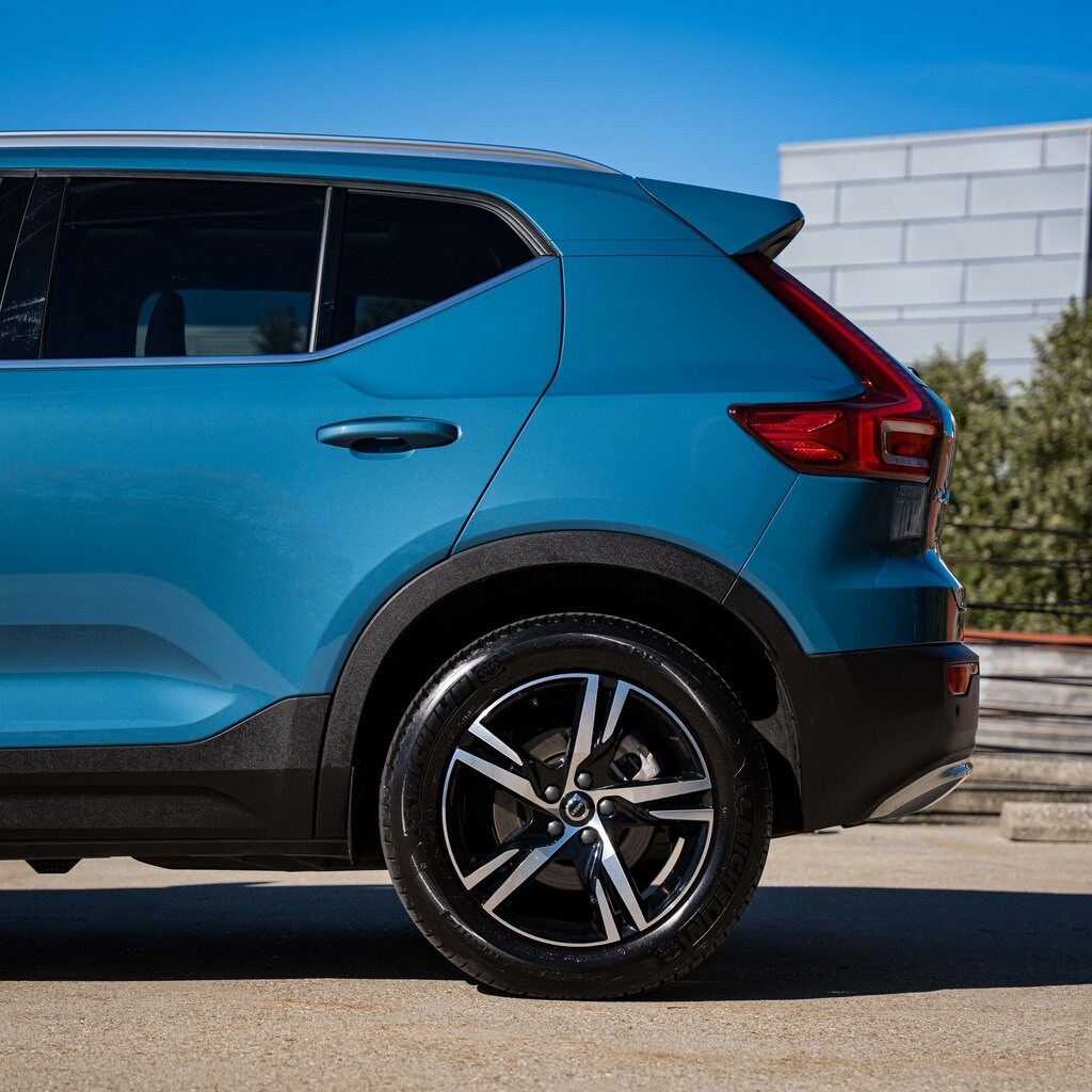 2025 Volvo XC40 Core photo 4