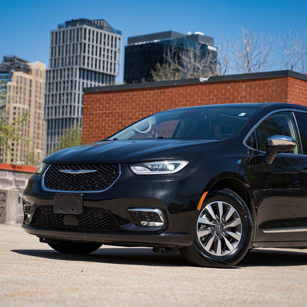 Used 2022 Chrysler Pacifica Hybrid Limited with VIN 2C4RC1S72NR124928 for sale in Bethesda, MD