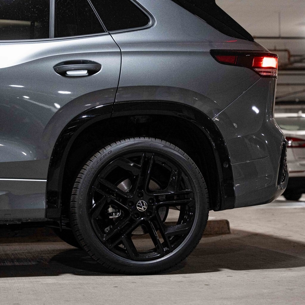 2025 Volkswagen Tiguan SE R-Line Black photo 4