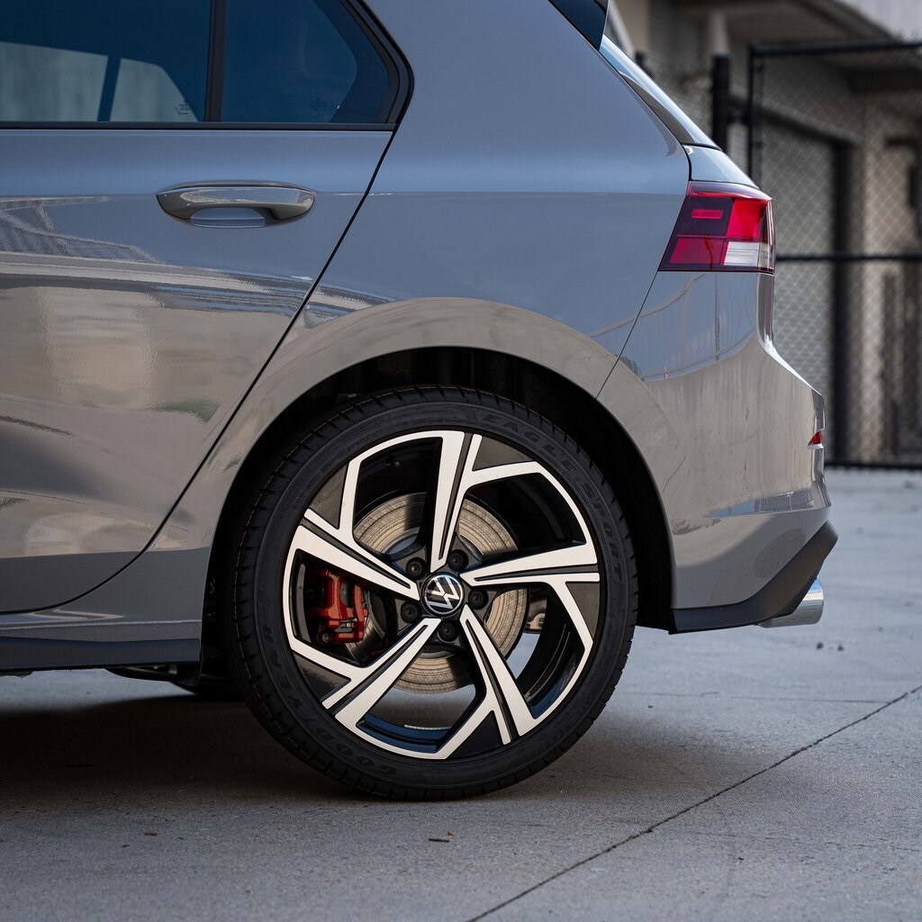 2025 Volkswagen Golf GTI SE photo 3