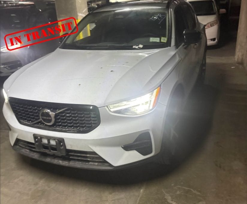 2024 Volvo XC40 B5 Core Dark AWD's photo