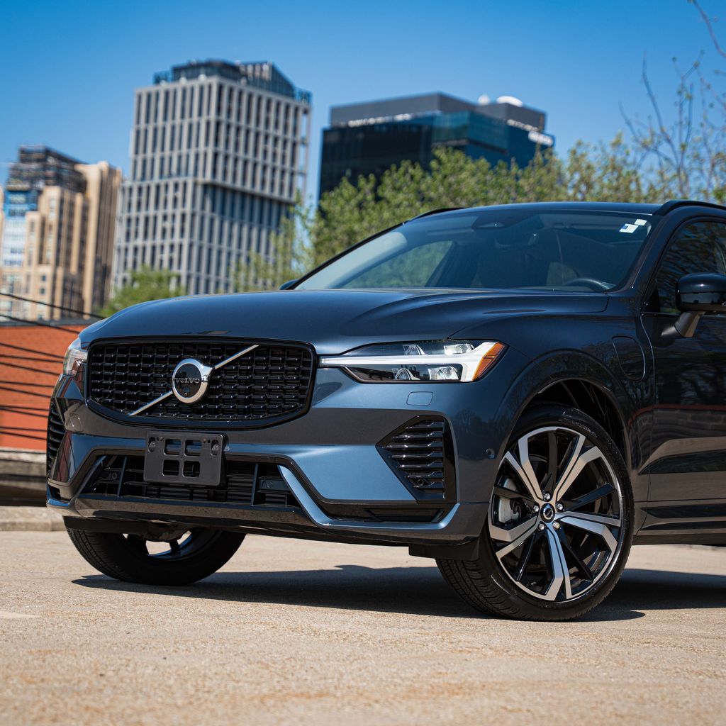 Used 2025 Volvo XC60 Ultra with VIN YV4H60RM2S1068060 for sale in Bethesda, MD