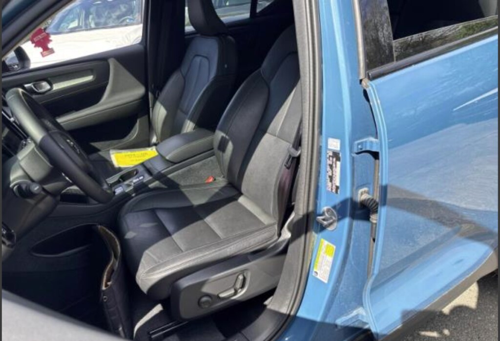Used 2024 Volvo XC40 B5 Core SUV