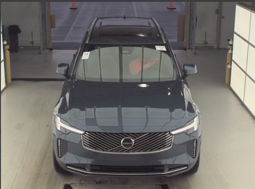 2025 Volvo XC90 B5 Core photo 4