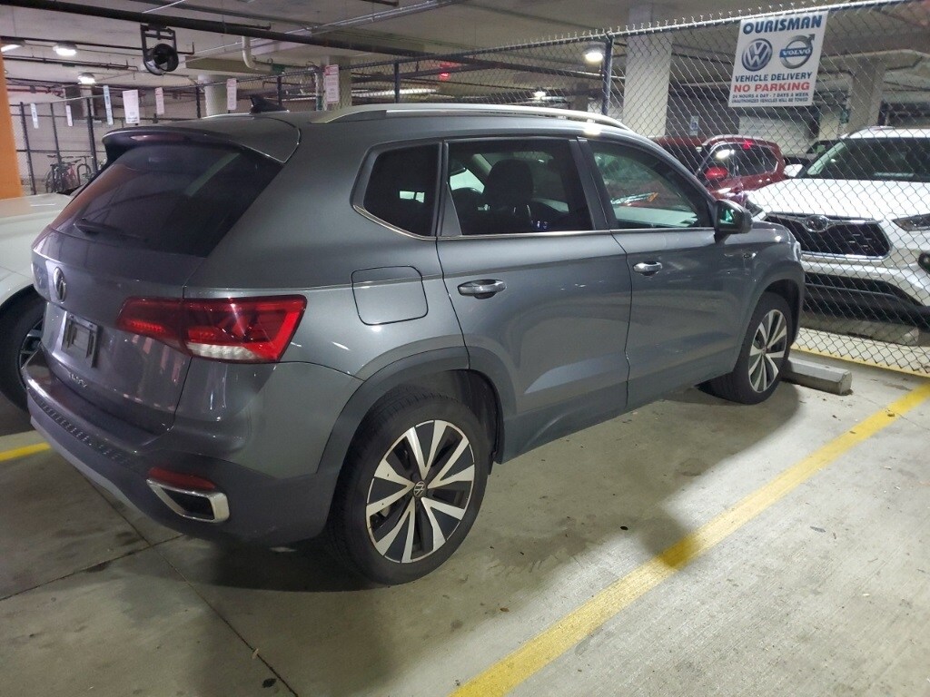 2023 Volkswagen Taos SE photo 3