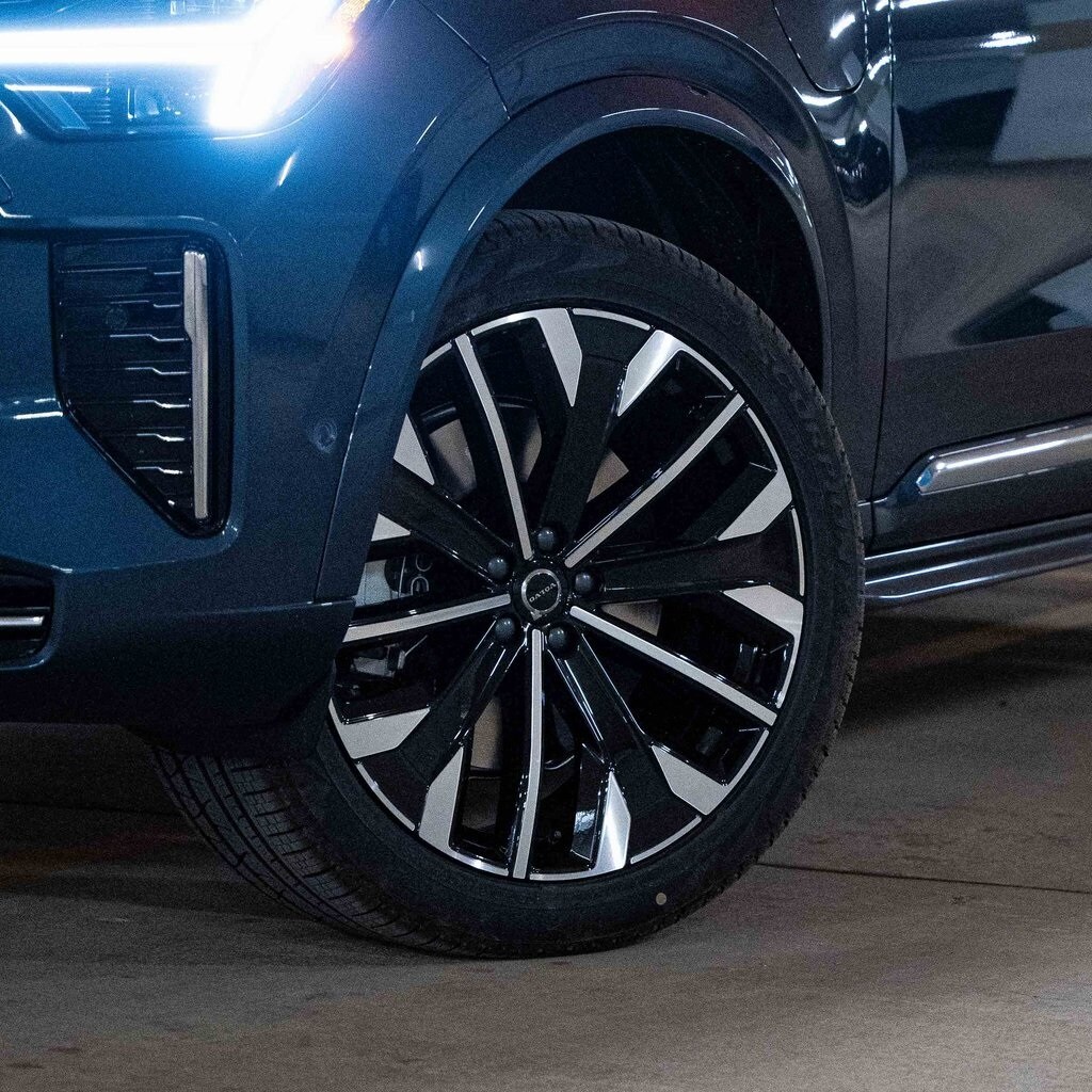 New 2025 Volvo XC90 plug-in hybrid T8 (2025.5) Ultra 7-Seater SUV