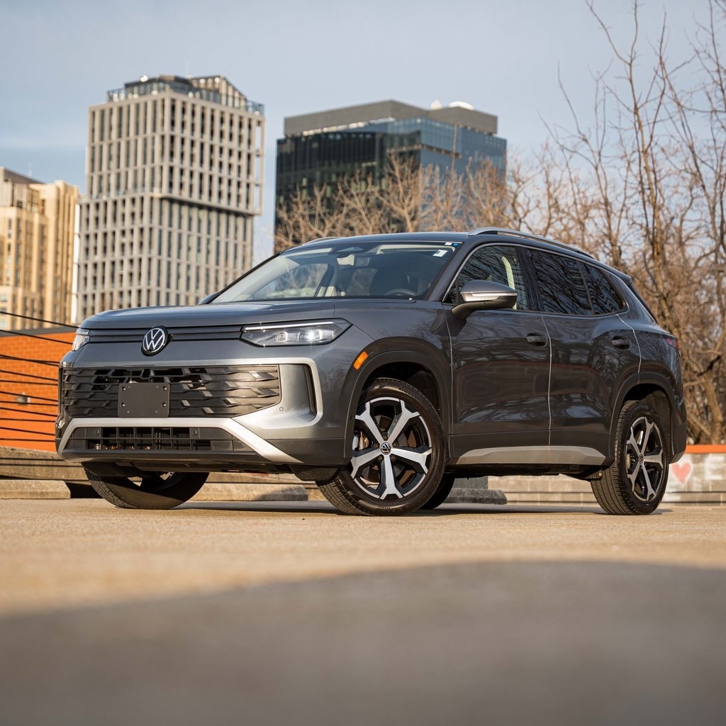 2025 Volkswagen Tiguan SE's photo