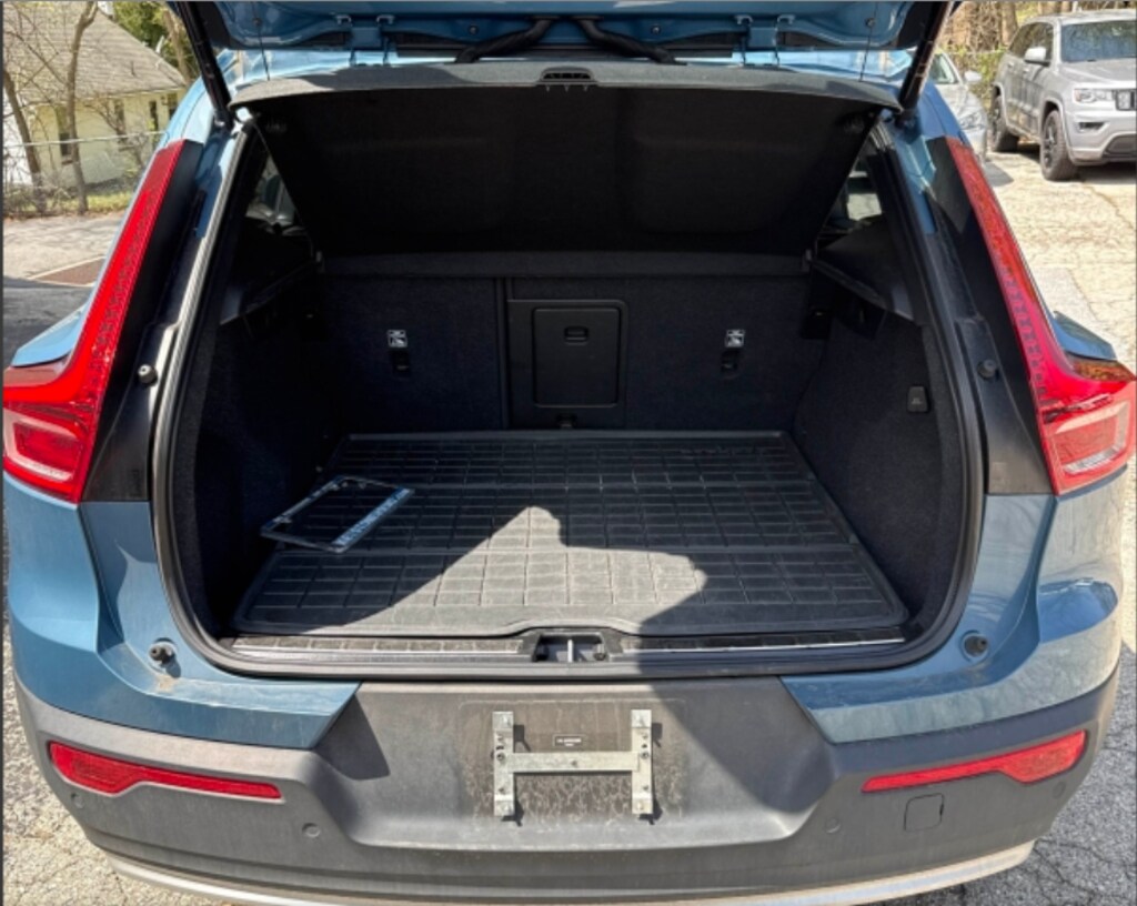 Used 2024 Volvo XC40 Ultimate SUV