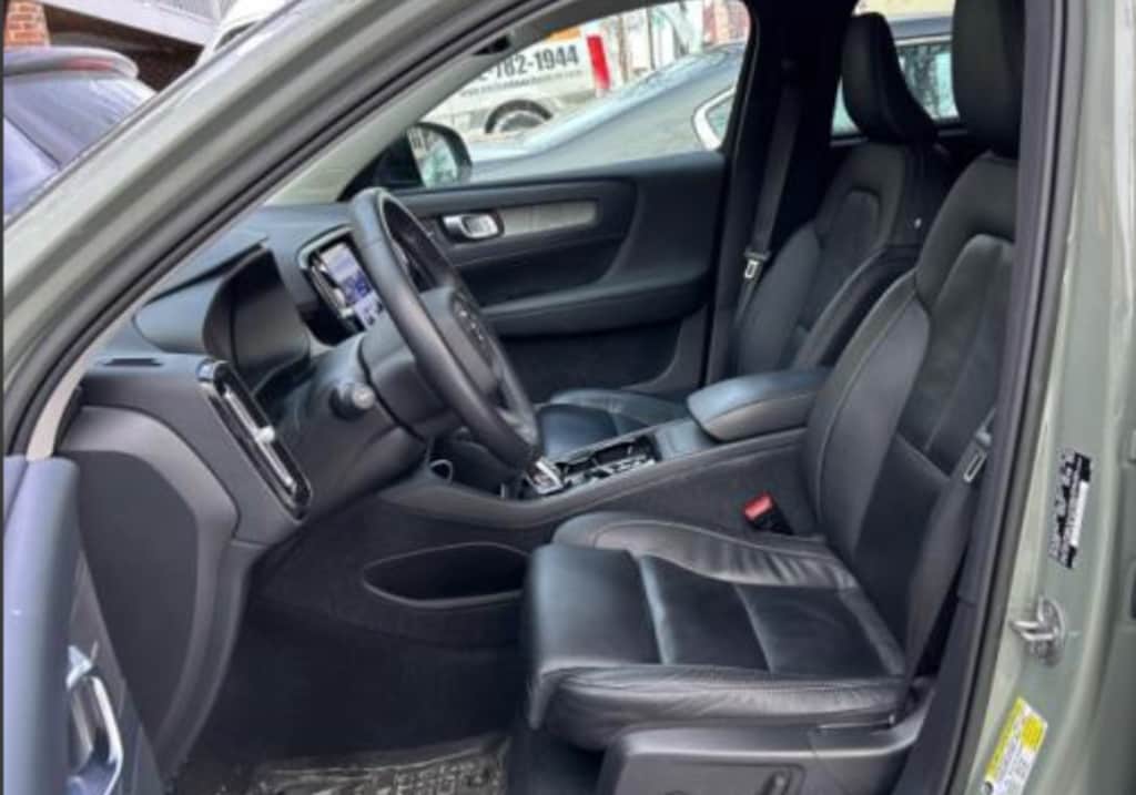 Used 2023 Volvo XC40 Ultimate SUV