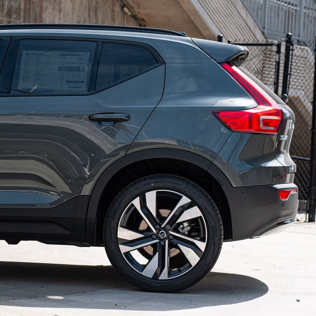 New 2026 Volvo XC40 B5 Ultra SUV