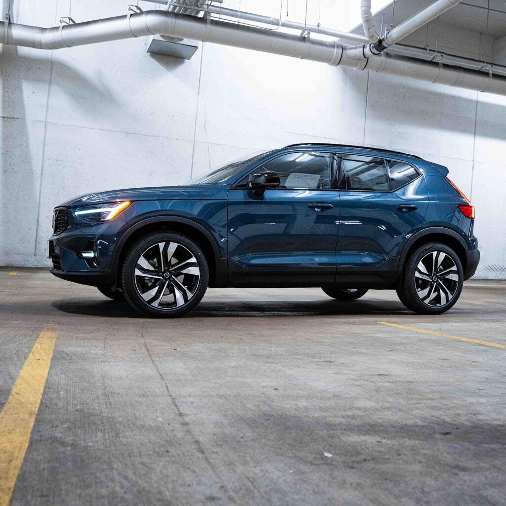 New 2026 Volvo XC40 B5 Ultra SUV