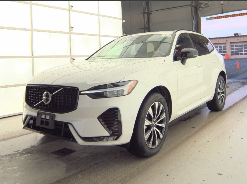 2025 Volvo XC60 Plus's photo