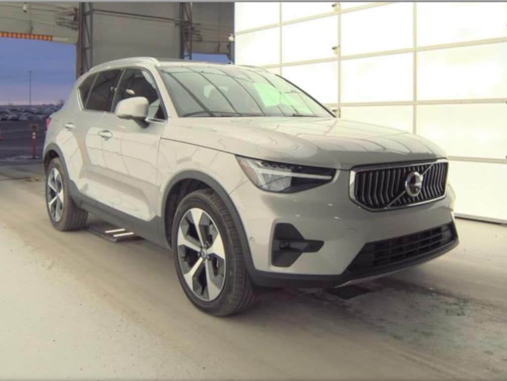 Used 2025 Volvo XC40 B5 Plus Bright Theme SUV