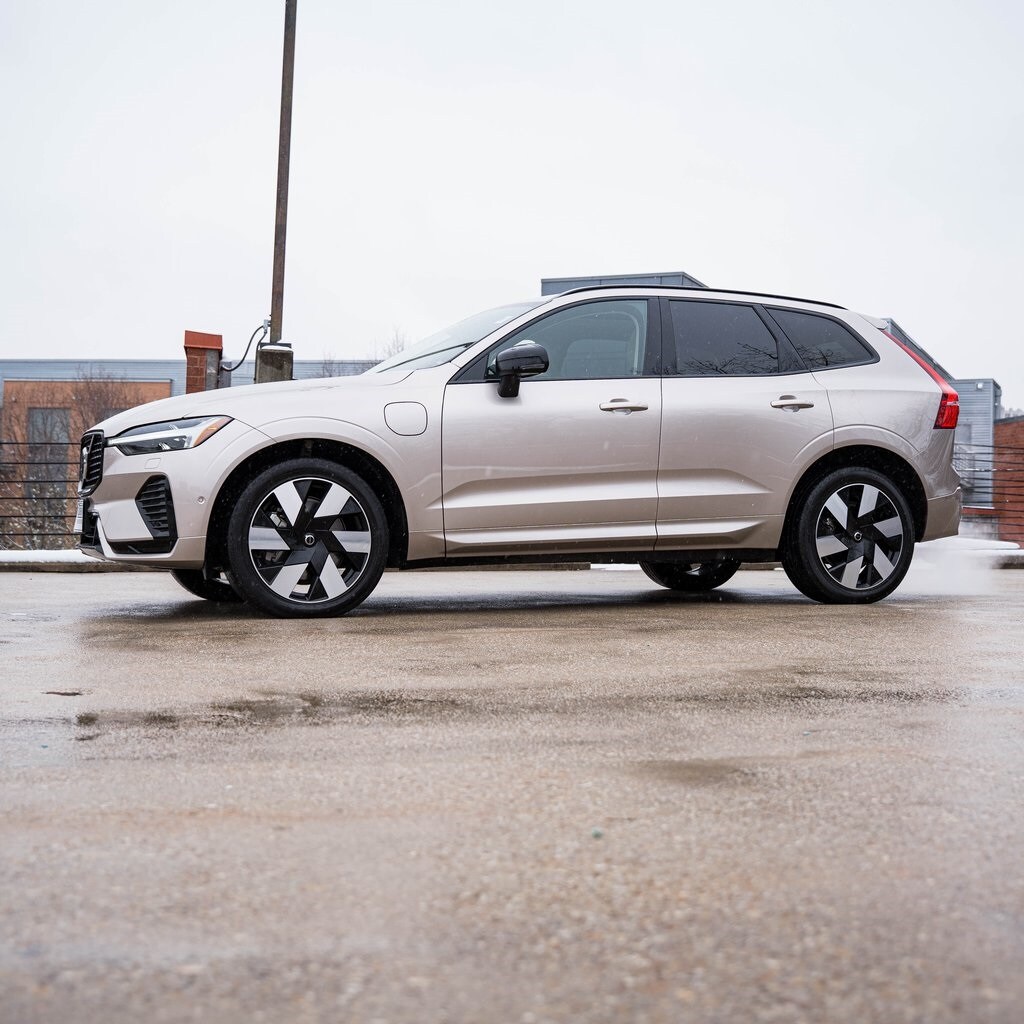Used 2025 Volvo XC60 plug-in hybrid T8 Ultra SUV