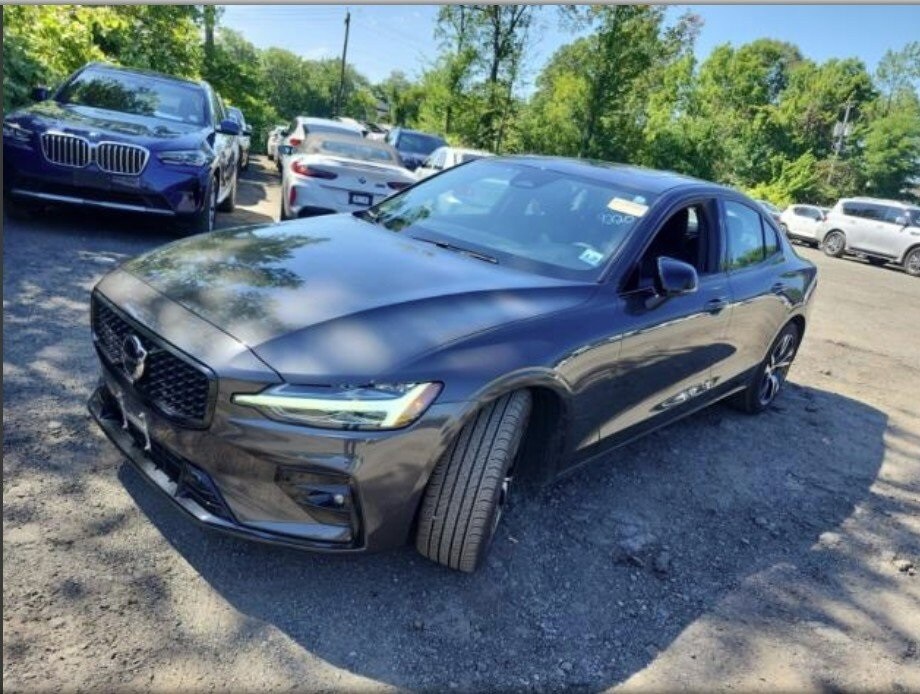 2024 Volvo S60 B5 Core photo 2
