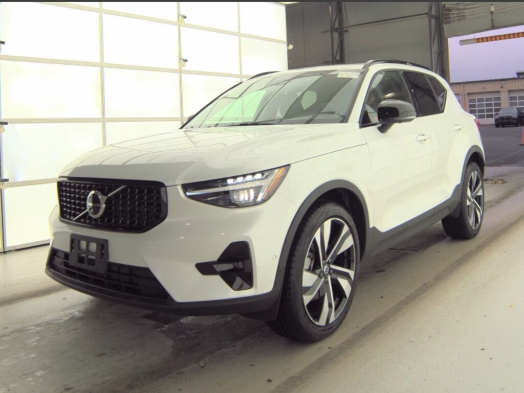 Used 2025 Volvo XC40 B5 Ultra Dark Theme SUV