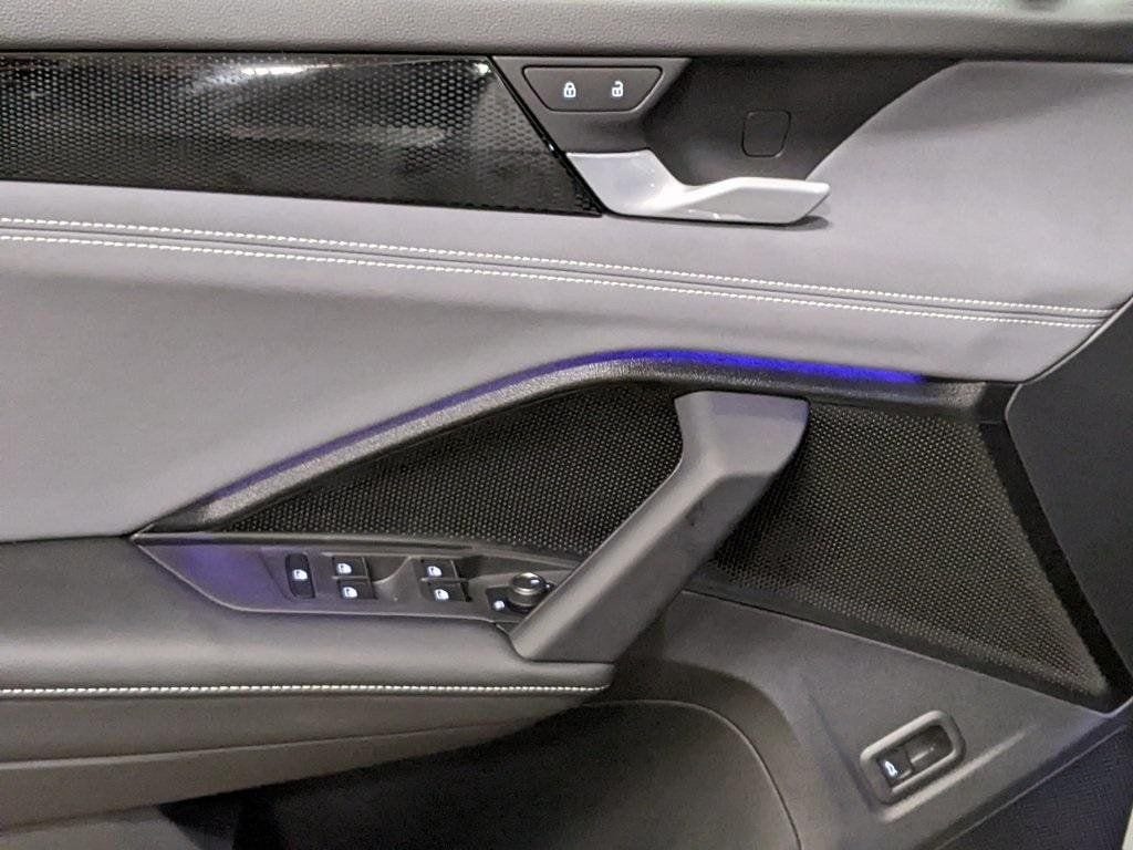 2026 Volkswagen Tiguan SE R-LINE BLACK - Photo 10