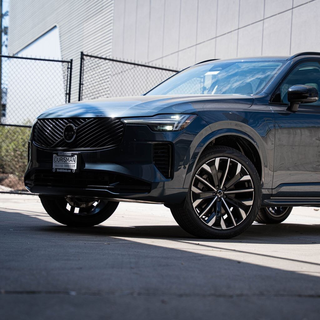 New 2026 Volvo XC90 B6 Ultra Dark Theme 6-Seater SUV