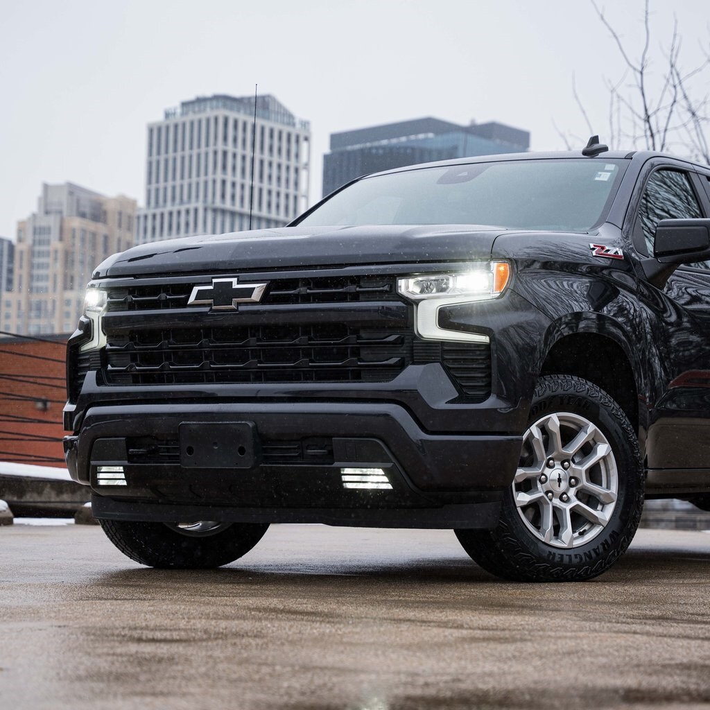 2023 Chevrolet Silverado 1500 RST photo 2