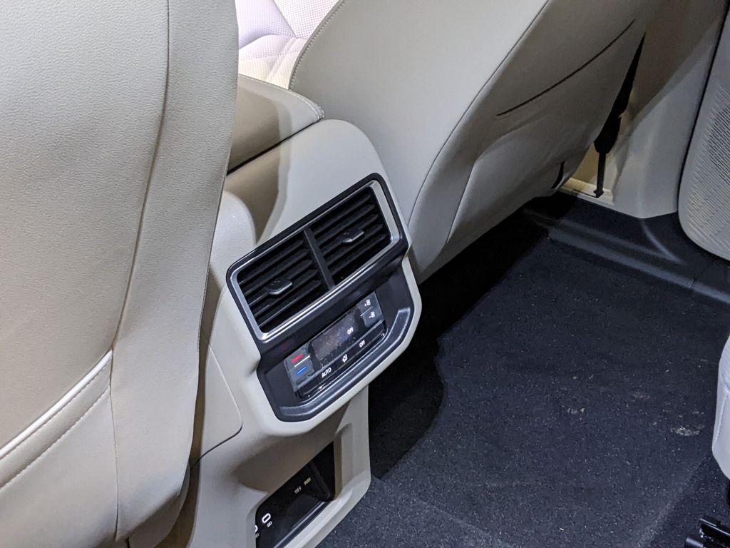2026 Volkswagen Atlas SE w/Tech - Photo 24