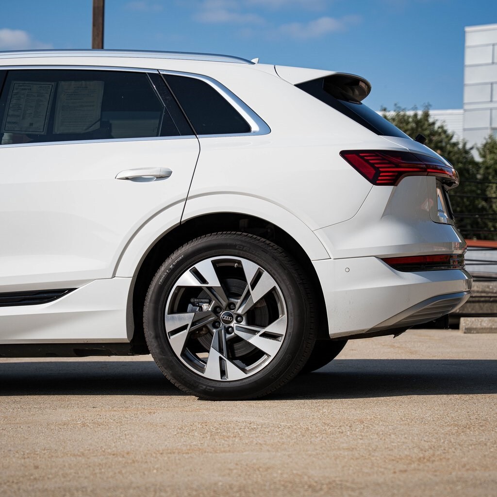 2023 Audi e-tron Premium Plus photo 3