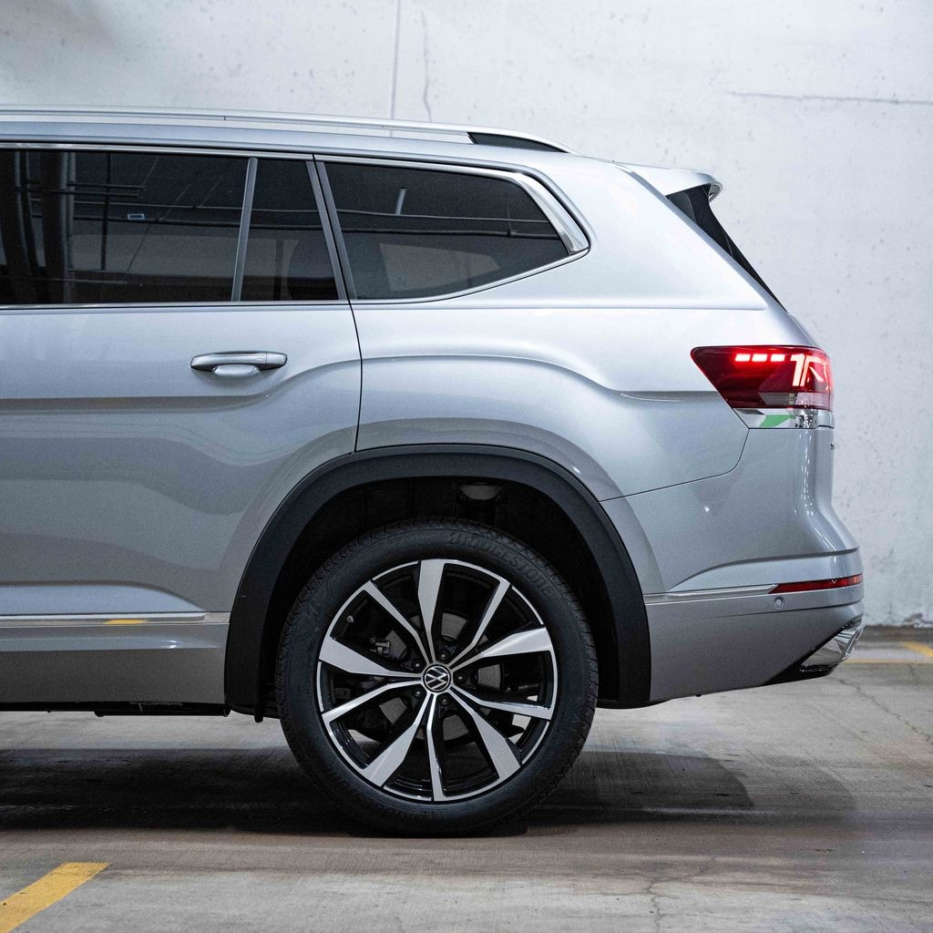 New 2026 Volkswagen Atlas 2.0T SEL Premium R-Line SUV
