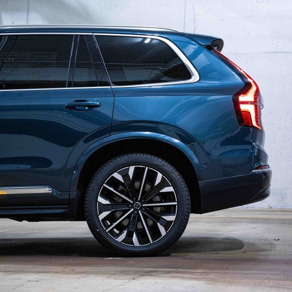 New 2026 Volvo XC90 plug-in hybrid T8 Plus 7-Seater SUV