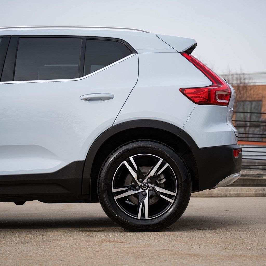Used 2025 Volvo XC40 B5 Core SUV