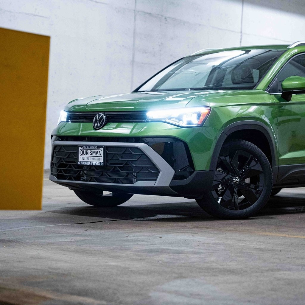 New 2025 Volkswagen Taos 1.5T SE SUV