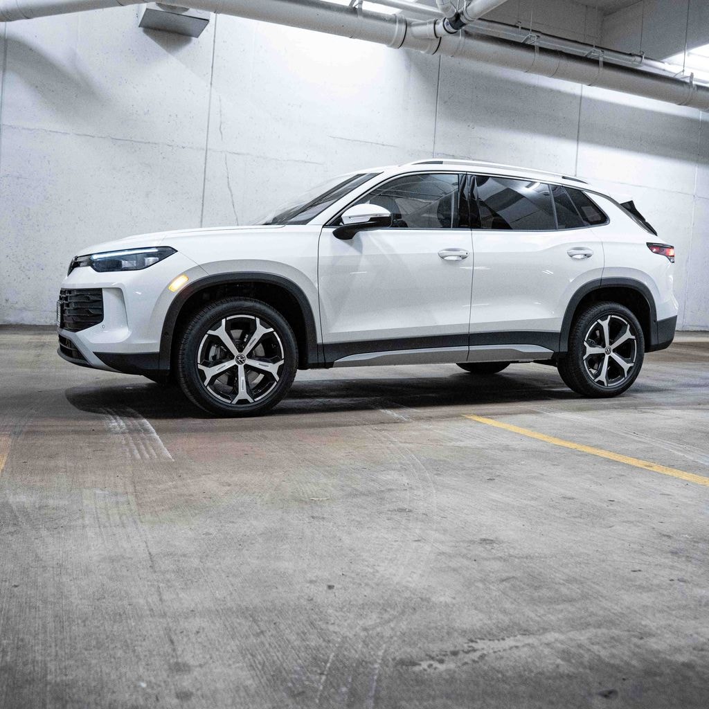 New 2026 Volkswagen Tiguan 2.0T SE SUV