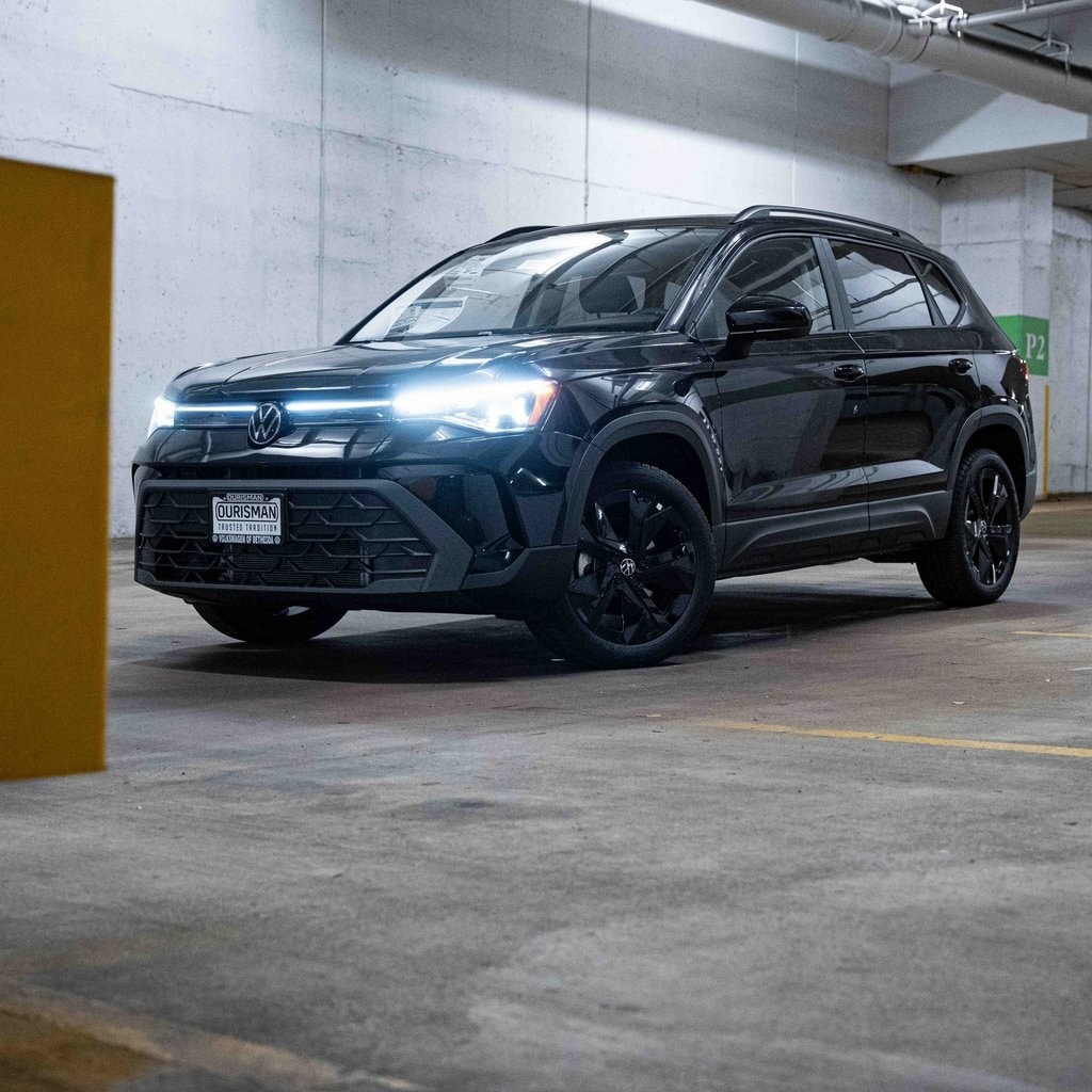 2026 Volkswagen Taos SE Black's photo