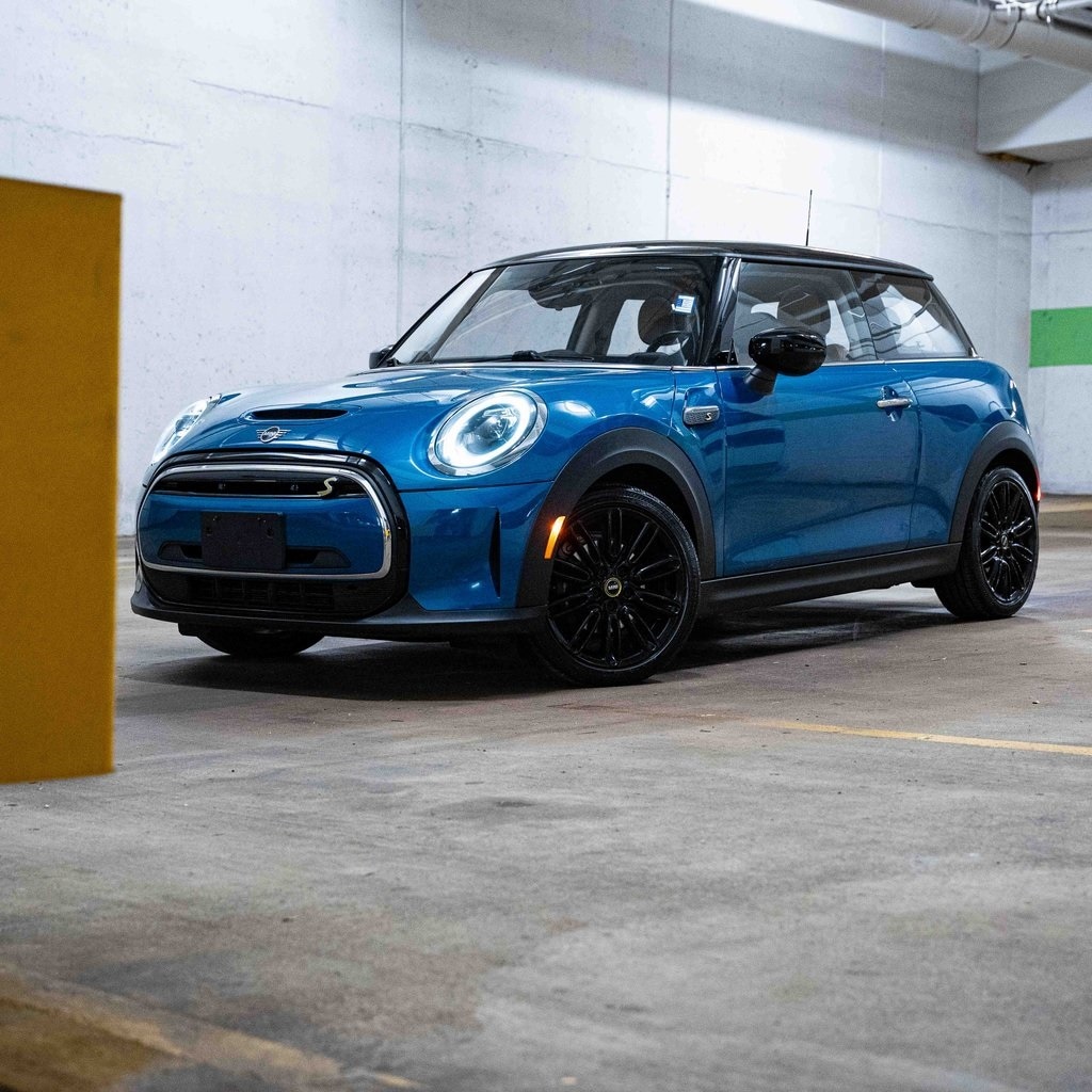 2023 MINI Hardtop 2 Door SE's photo