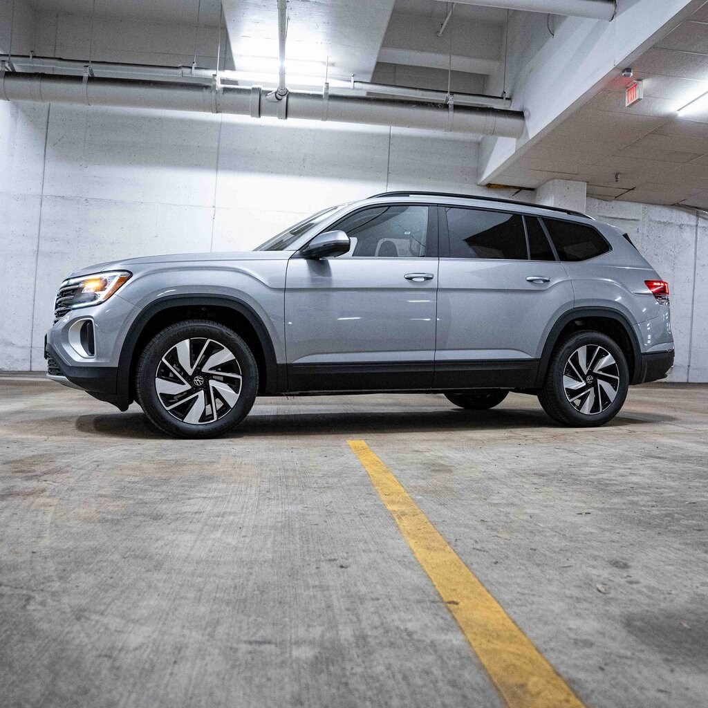 2026 Volkswagen Atlas SE Technology photo 2