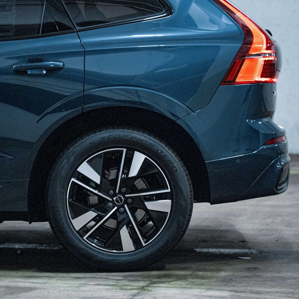 New 2026 Volvo XC60 B5 Plus SUV