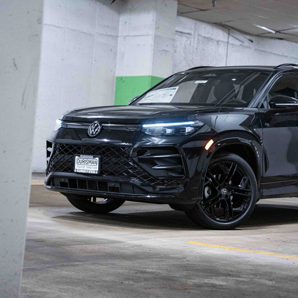 New 2026 Volkswagen Tiguan 2.0T SE R-Line Black SUV