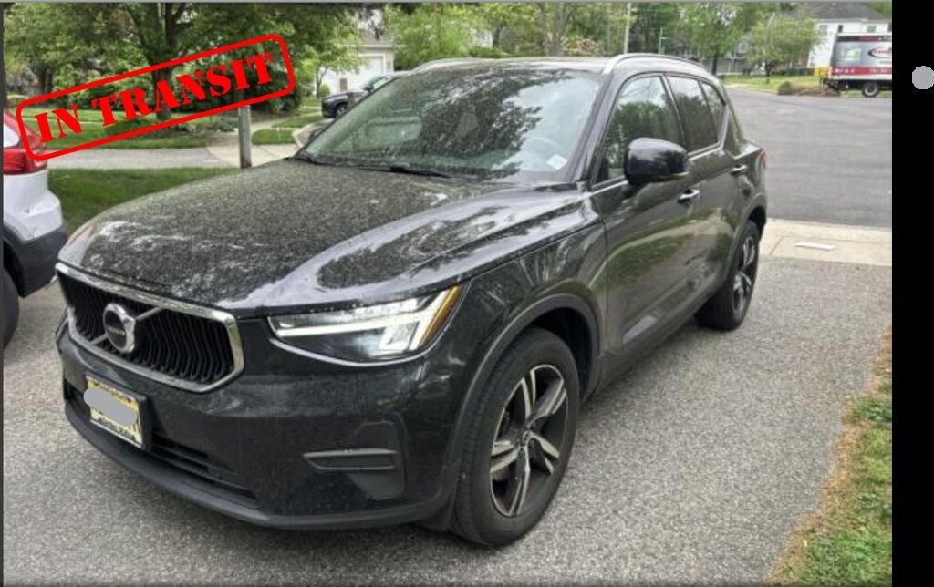 Used 2023 Volvo XC40 B5 Core SUV